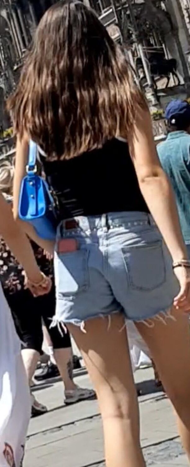 Street-Girls en short