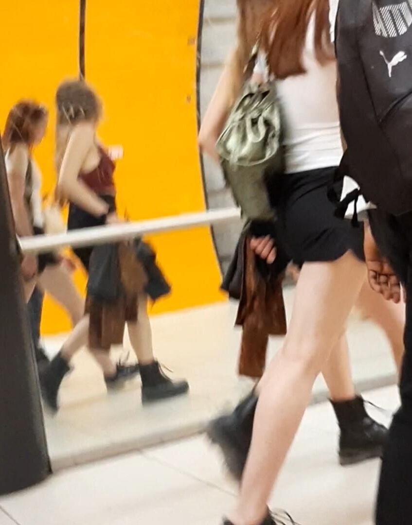 Streetgirls in shorts 