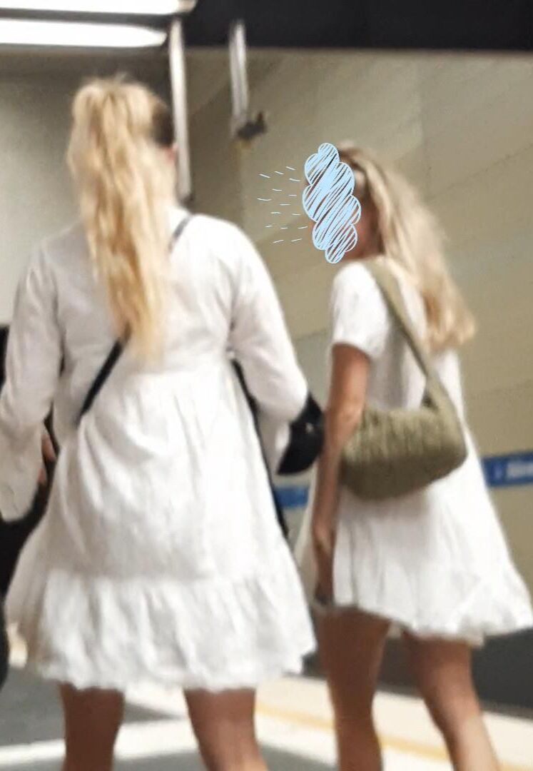 Streetgirls in skirts 