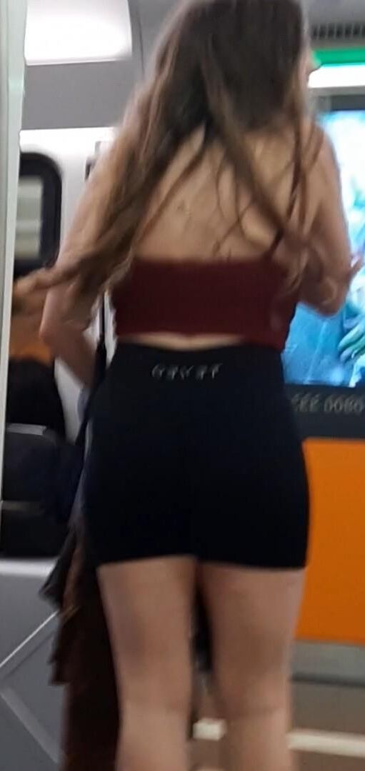 Braless Streetgirls 