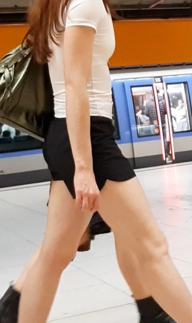 Streetgirls in shorts 