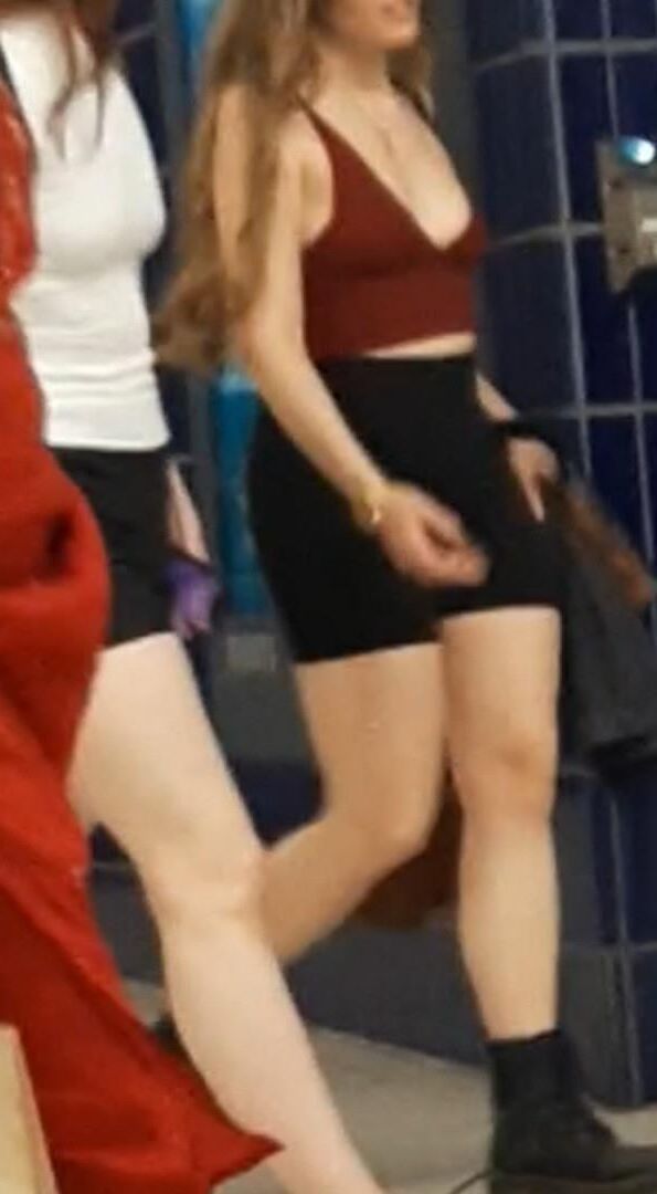 Streetgirls in shorts 