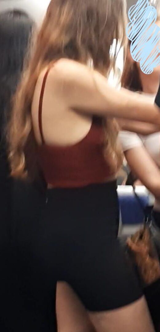 Braless Streetgirls 