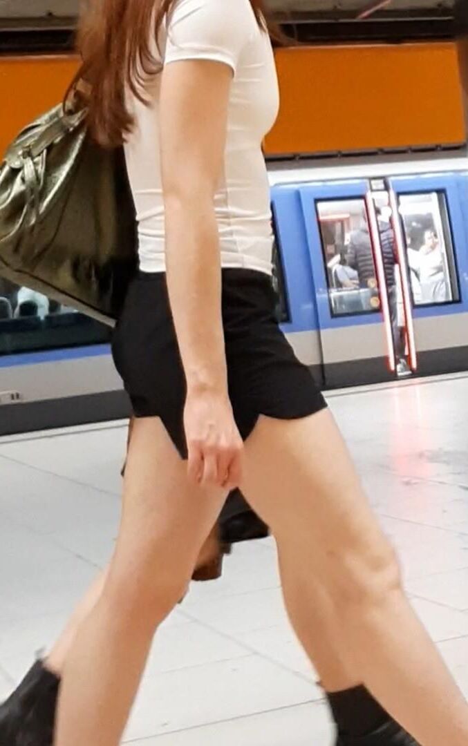 Streetgirls in shorts 