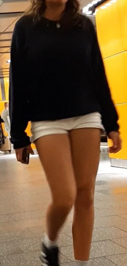 Street-Girls en short