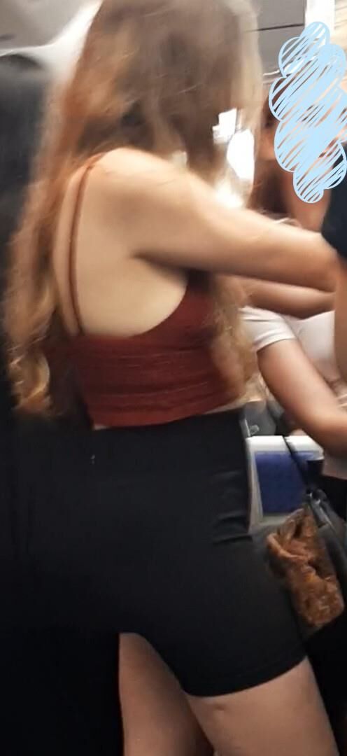 Braless Streetgirls 