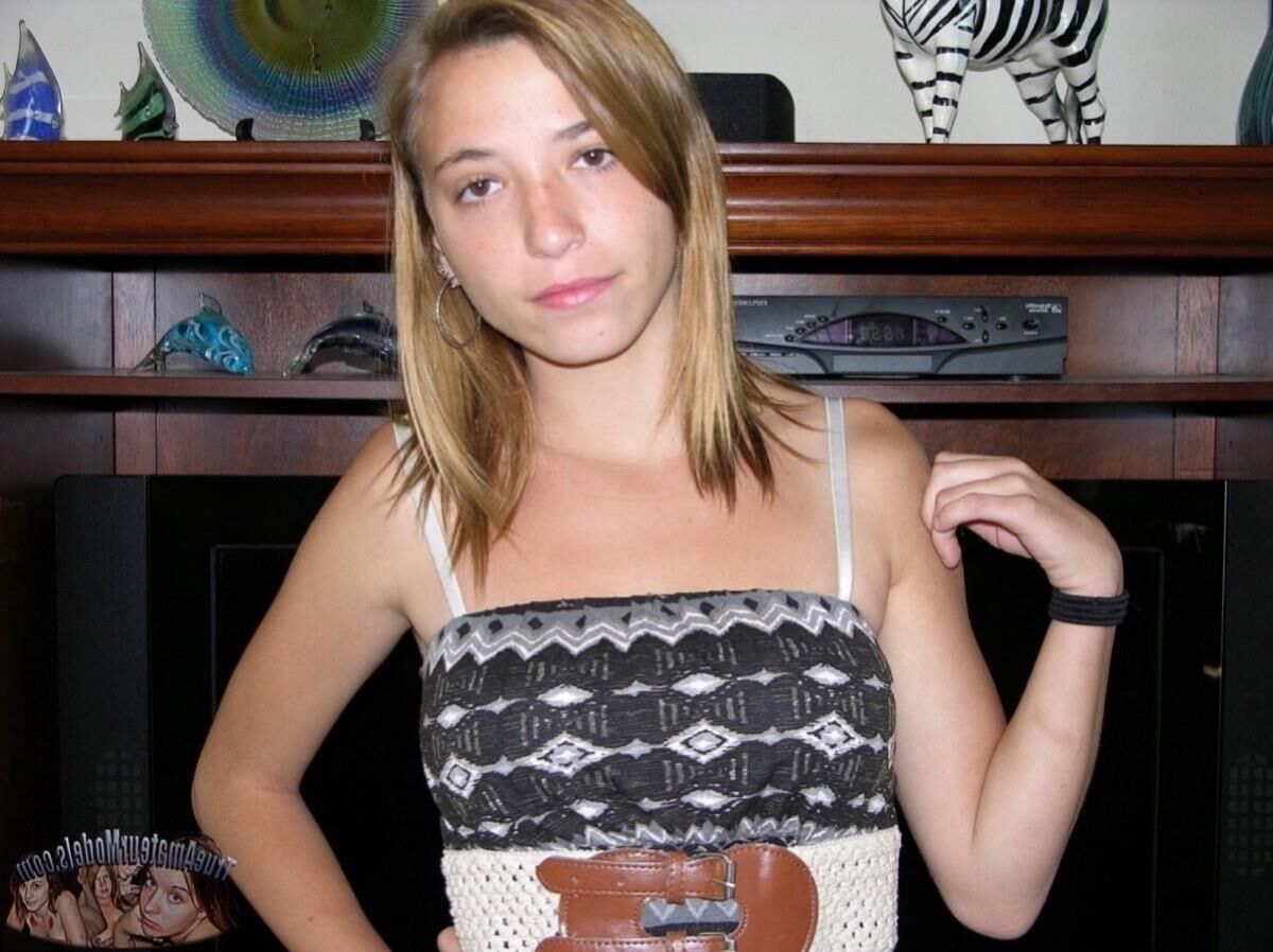 Teens that like to spread cunt
