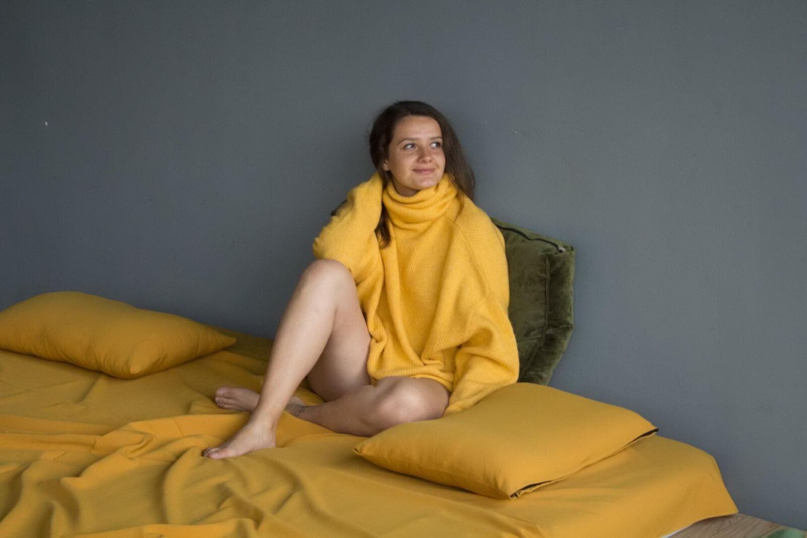 Extra cute nude model posing