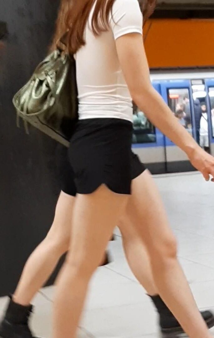 Streetgirls in shorts 