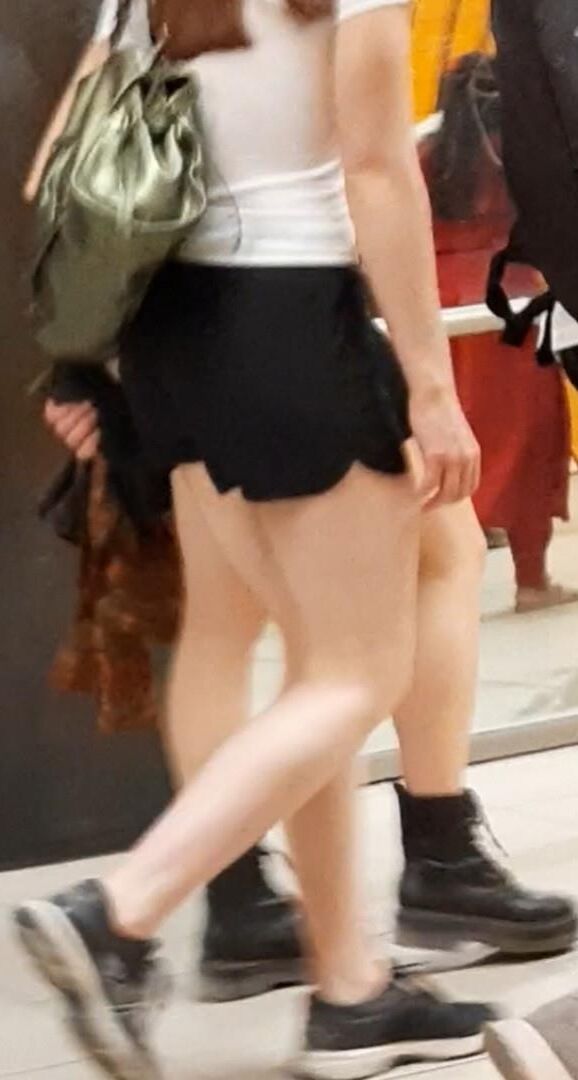 Streetgirls in shorts 