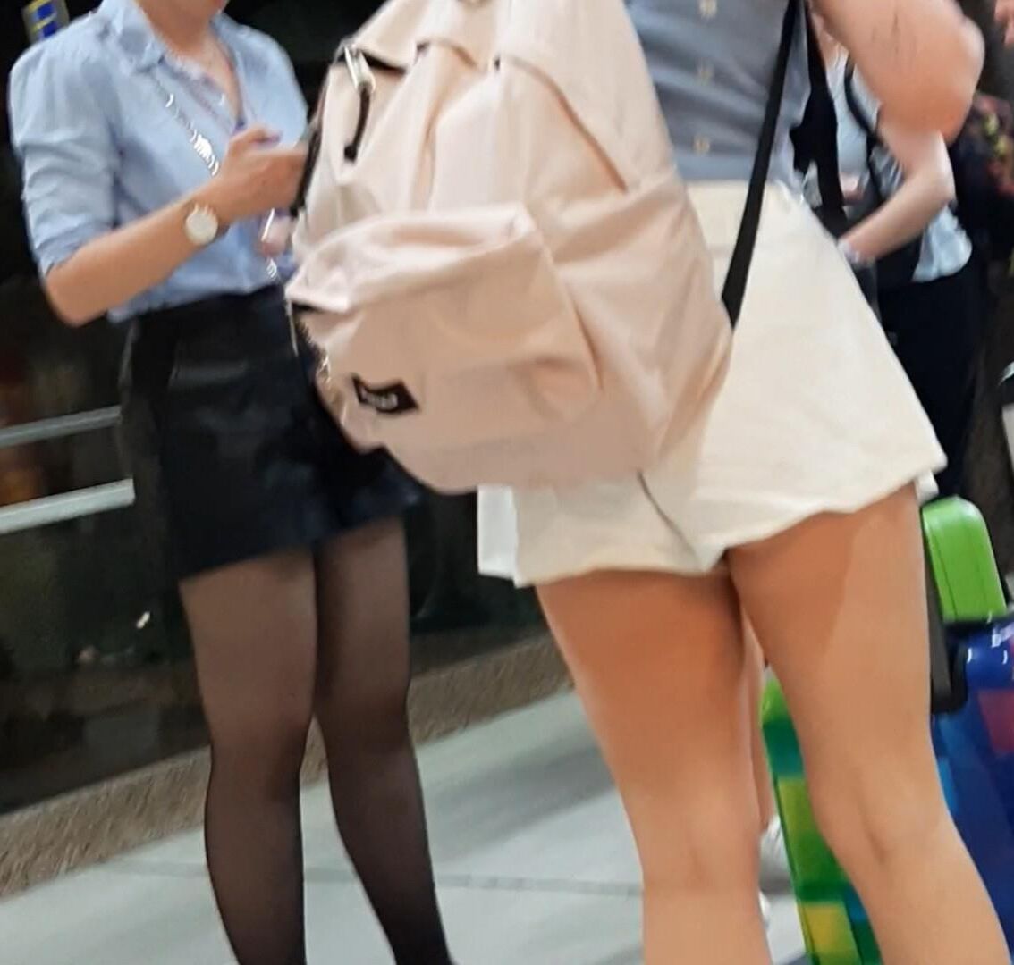 Streetgirls in shorts 