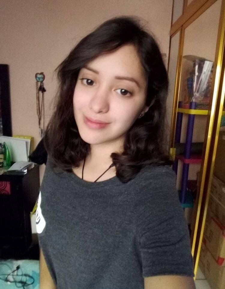 La jolie Latina GF est une pute timide