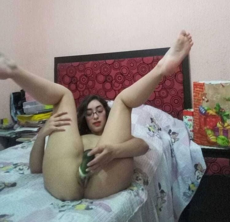 La jolie Latina GF est une pute timide