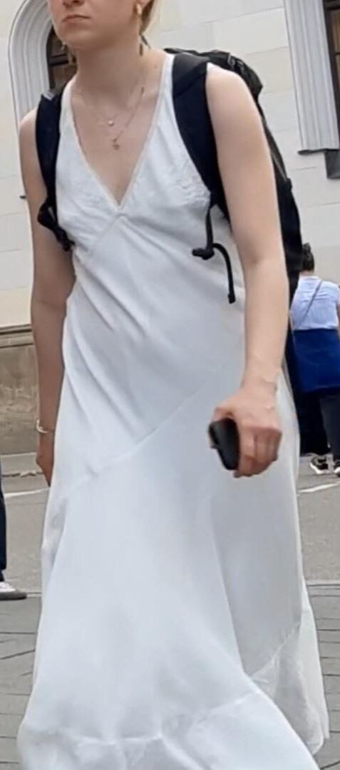 Streetgirls in skirts 