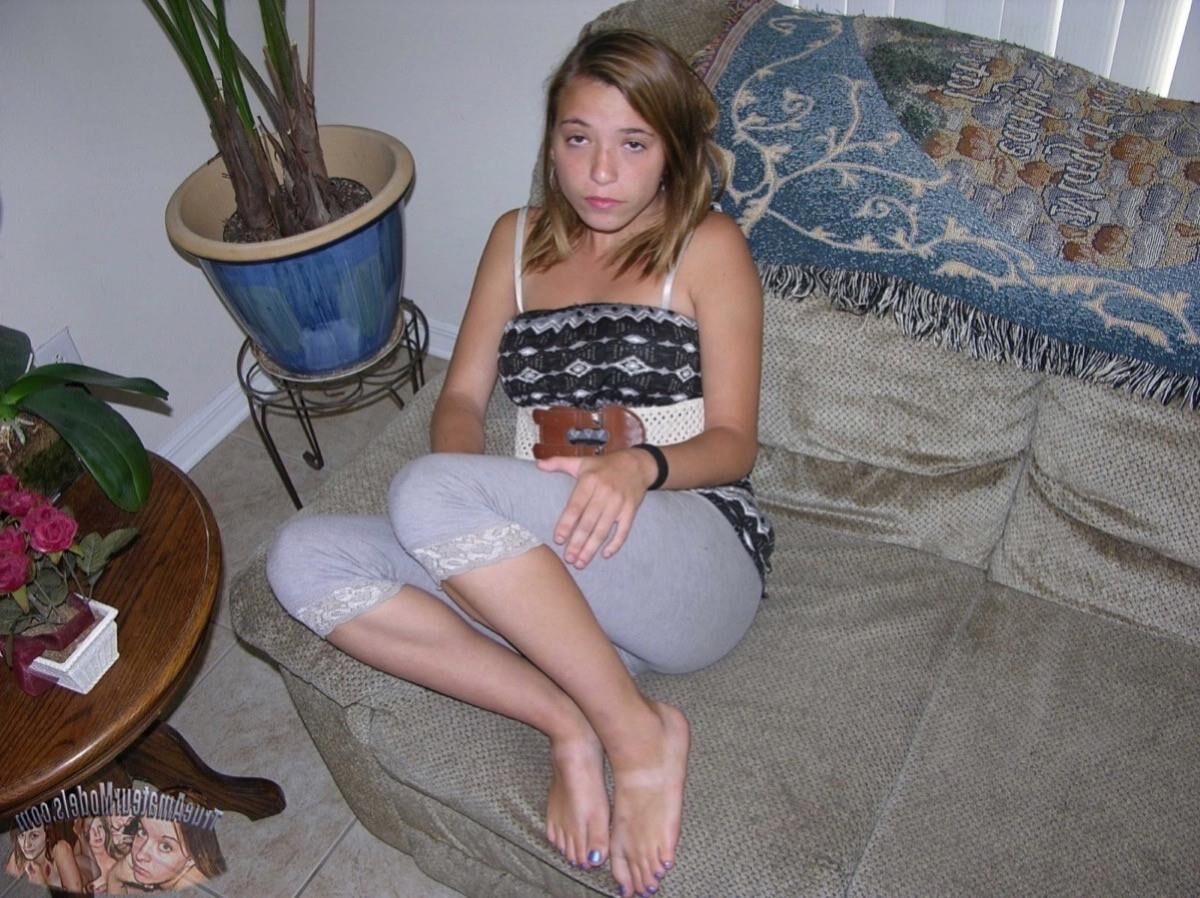Teens that like to spread cunt