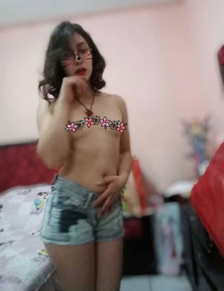 La jolie Latina GF est une pute timide