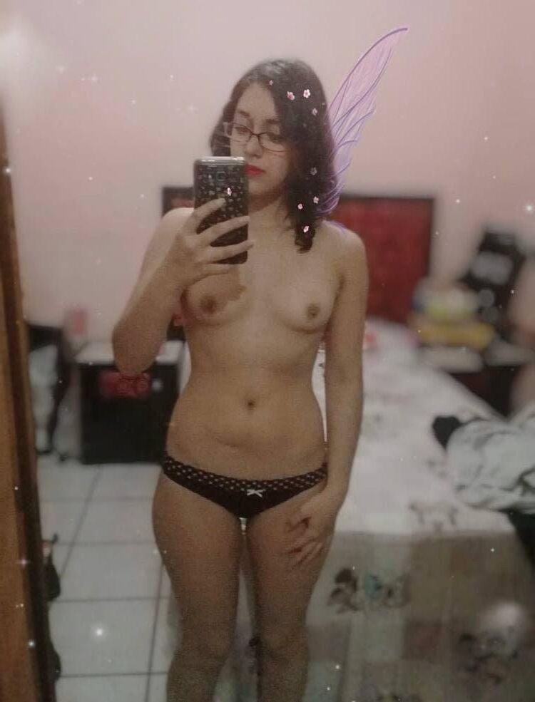 La jolie Latina GF est une pute timide