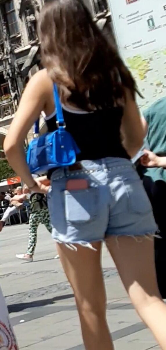 Street-Girls en short