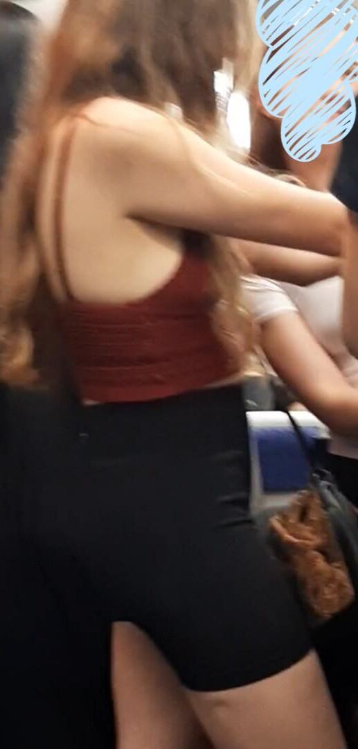 Braless Streetgirls 