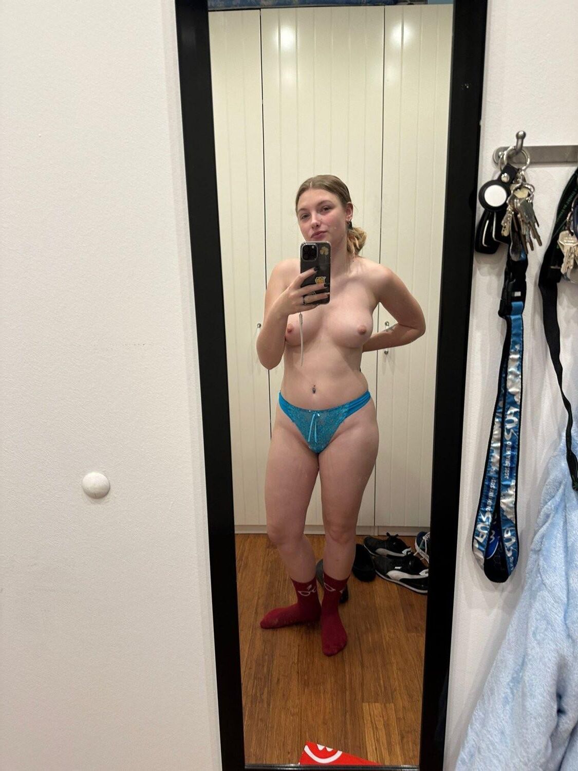 MartinaD german exhibit whore 