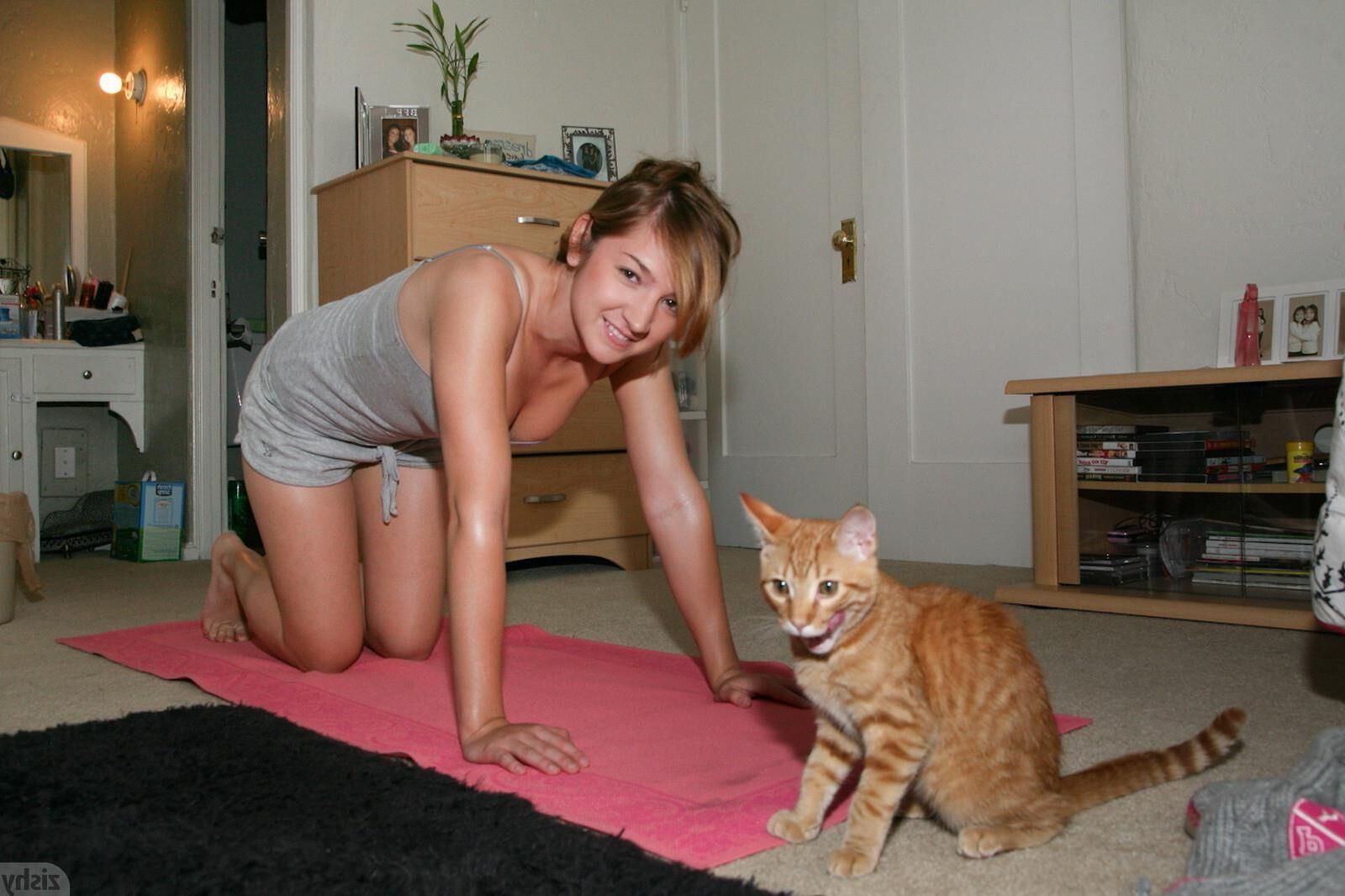Lexy Mack Does Home Workouts