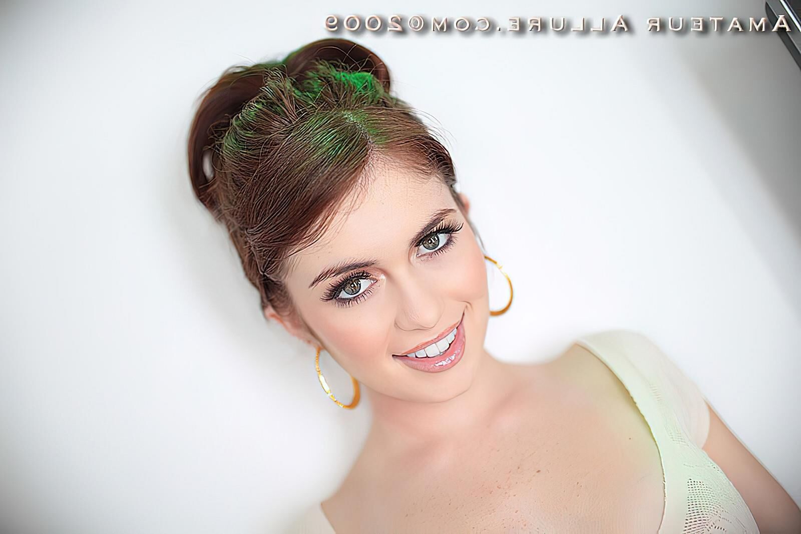 Ashlyn Rae se extendió