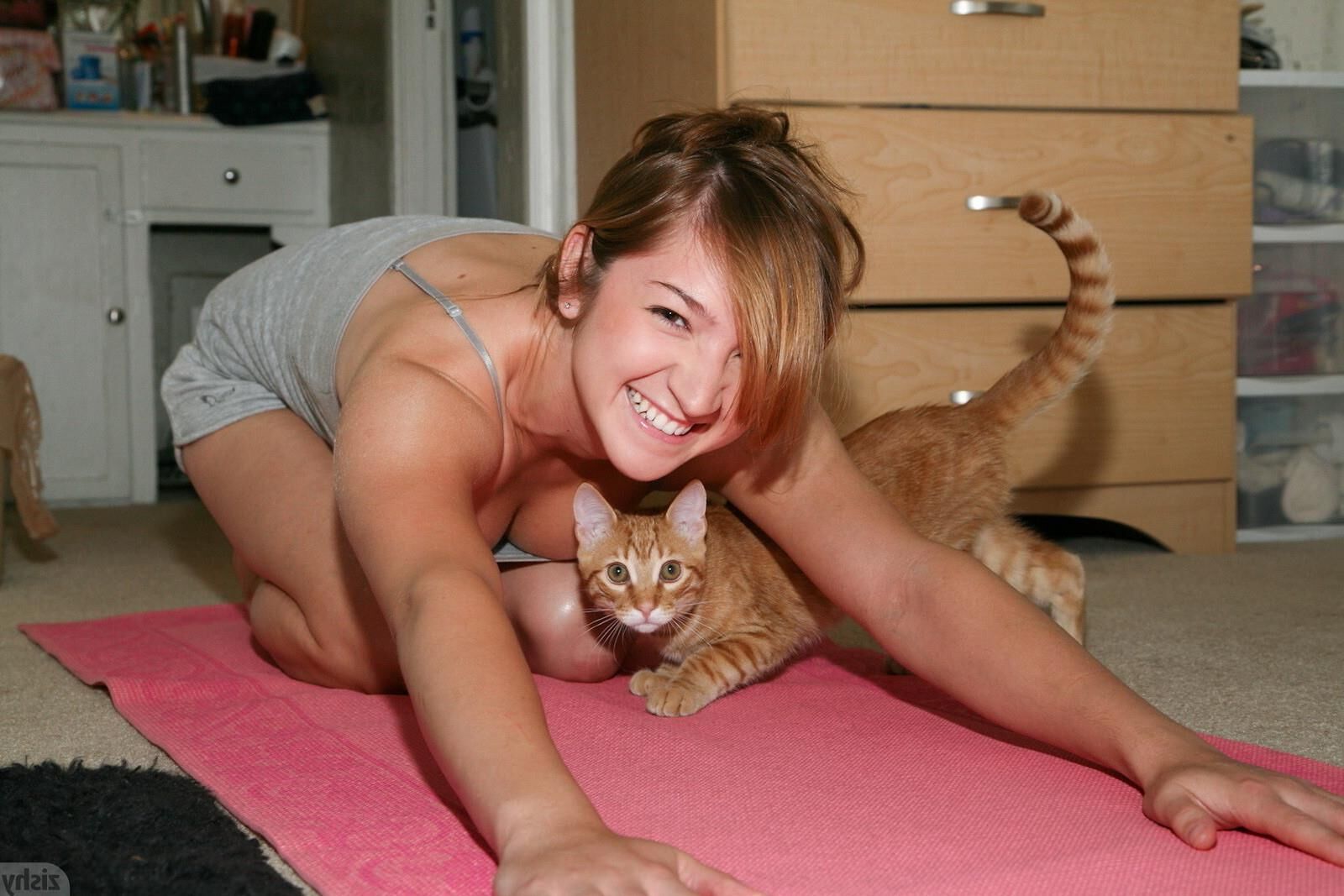 Lexy Mack Does Home Workouts