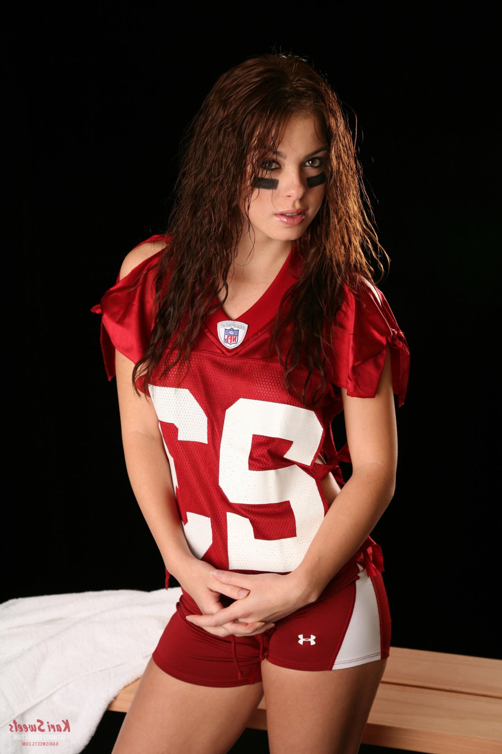 Kari Sweets Touchdown Tease