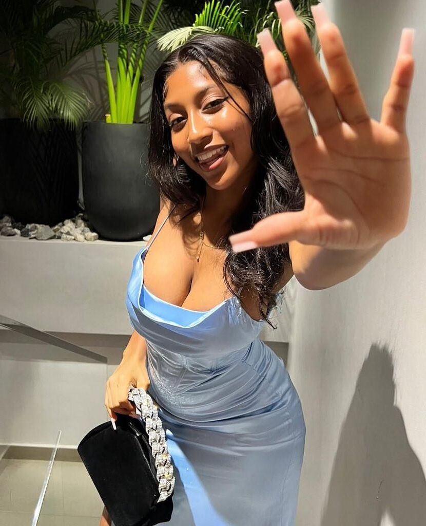 Busty Girls 