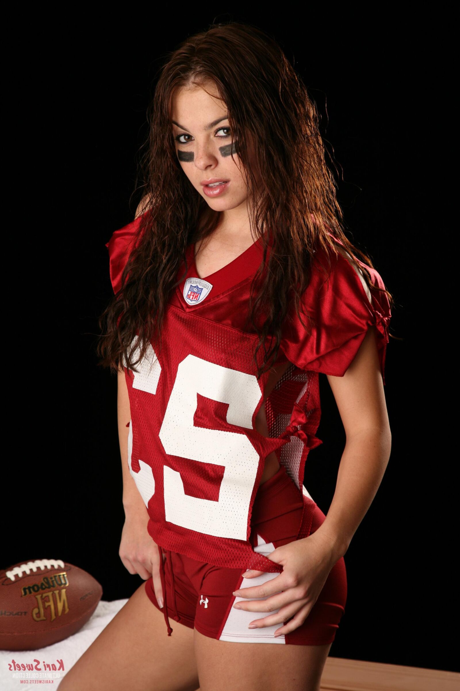 Kari Sweets Touchdown Tease