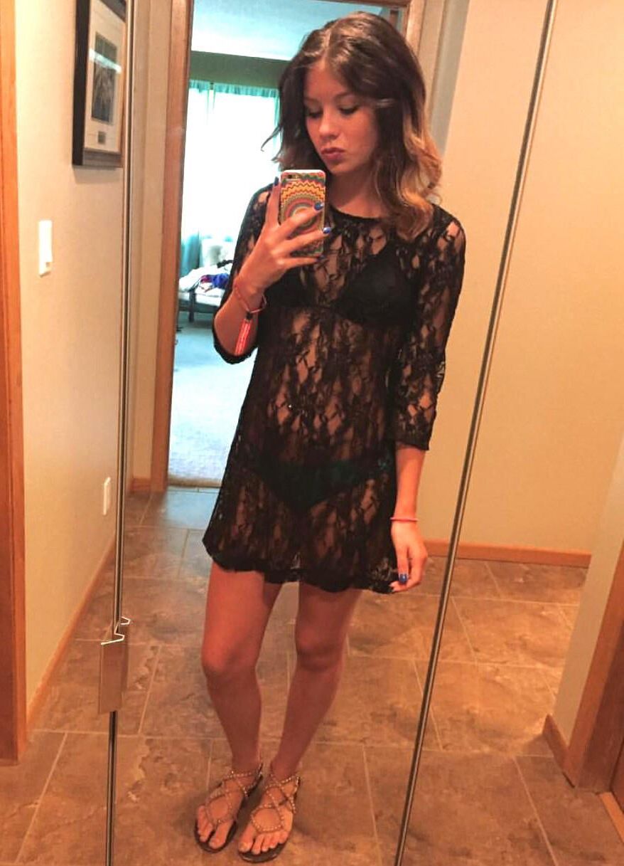 Morena delgada sexy
