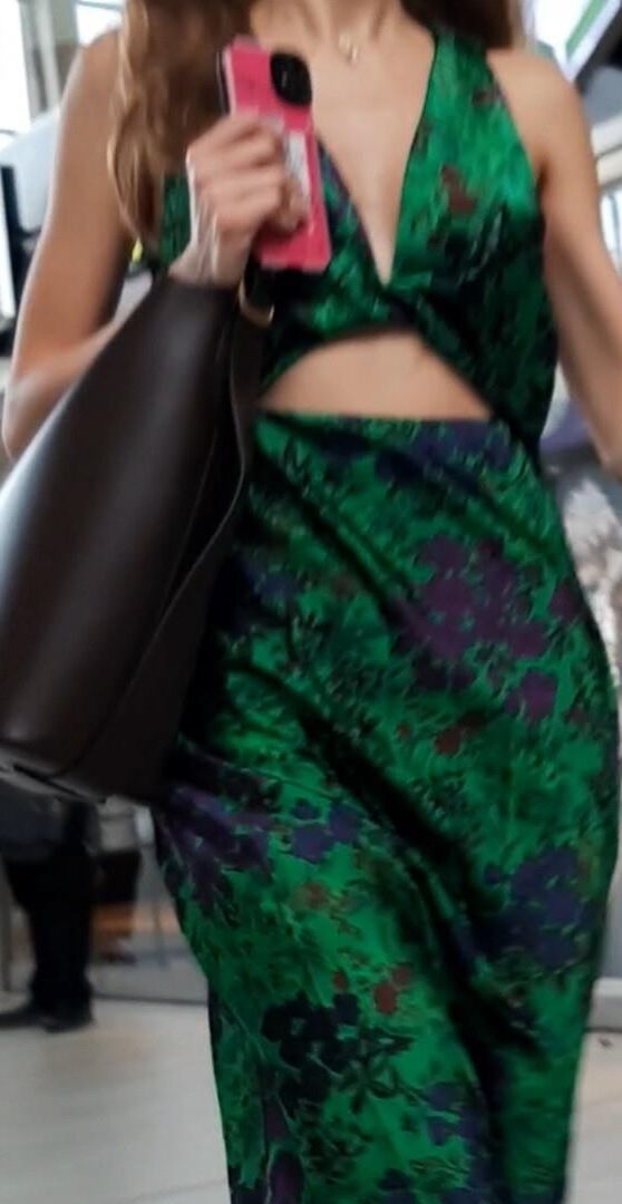 Braless Streetgirls 