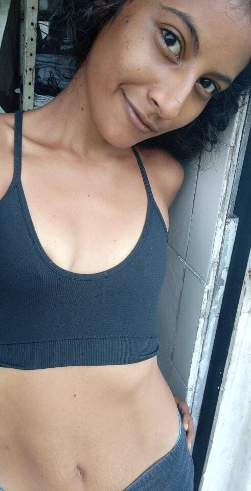 Flaco latina Rossana B. In Black Undies Net Slut expuesta