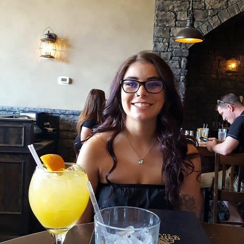 Morena delgada sexy