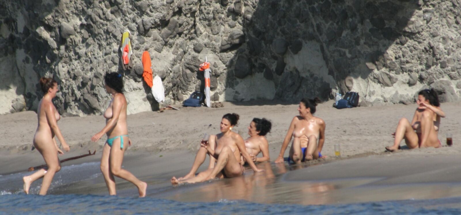 Somewhere on the beach Vol. LV