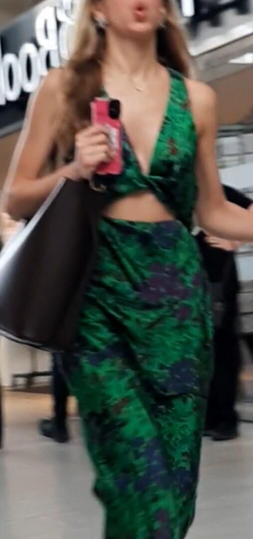Braless Streetgirls 