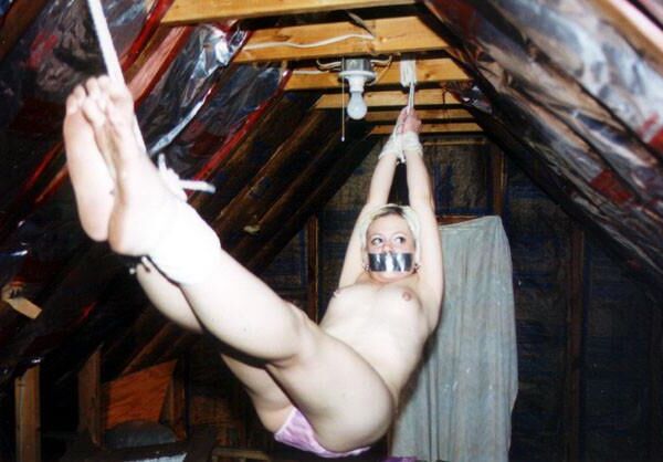 Sœur en fantaisie de bondage