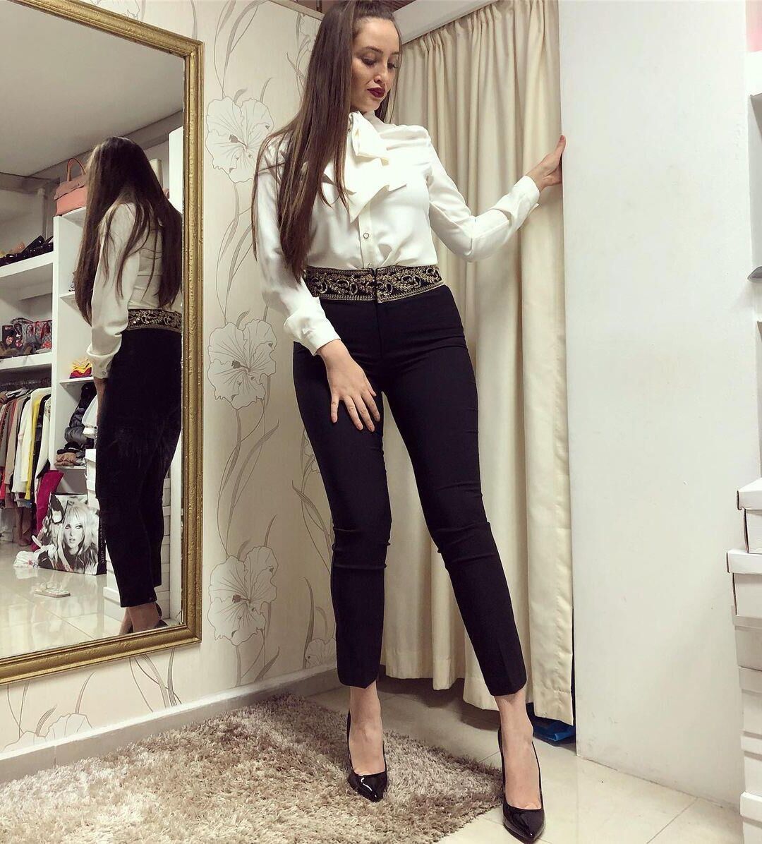 Belle adolescente Simona