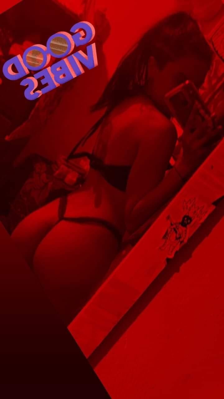 Flaco latina Rossana B. In Black Undies Net Slut expuesta