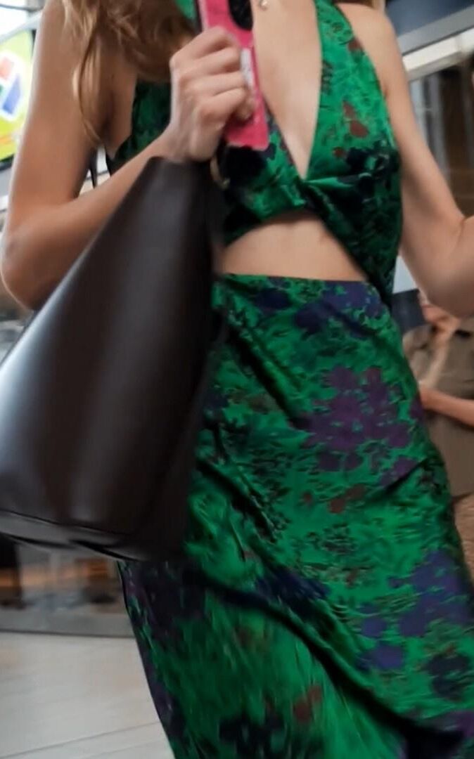 Braless Streetgirls 