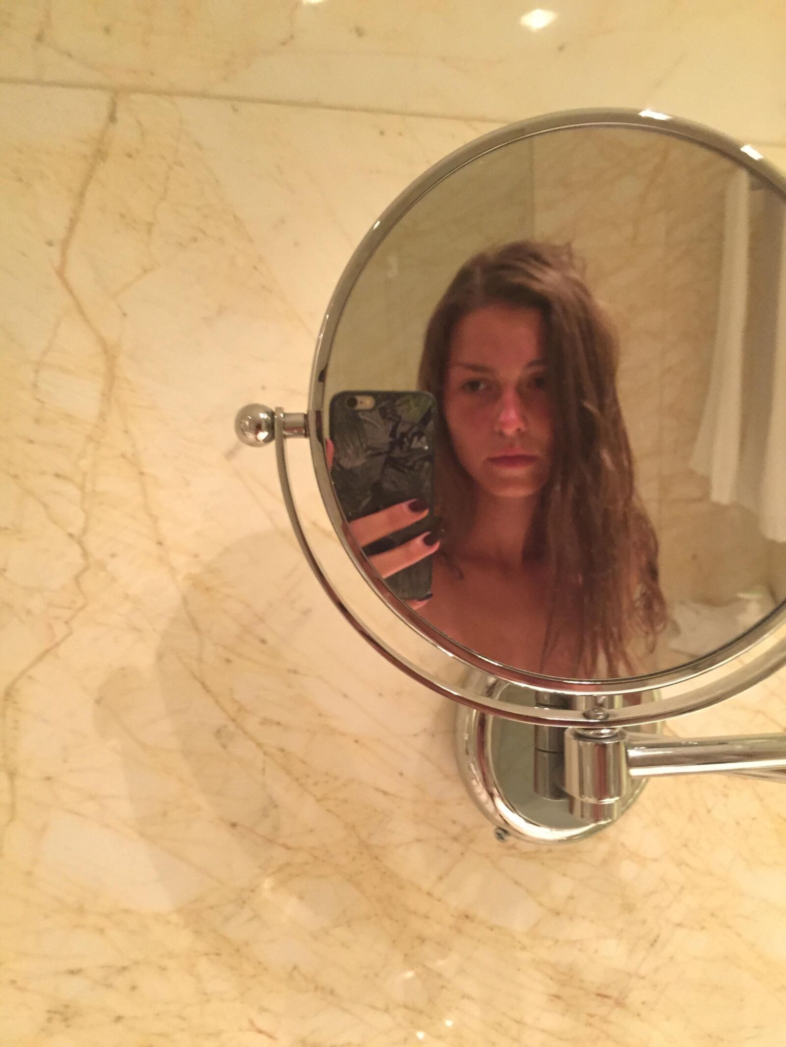 Linda chica espejo selfies desnudos