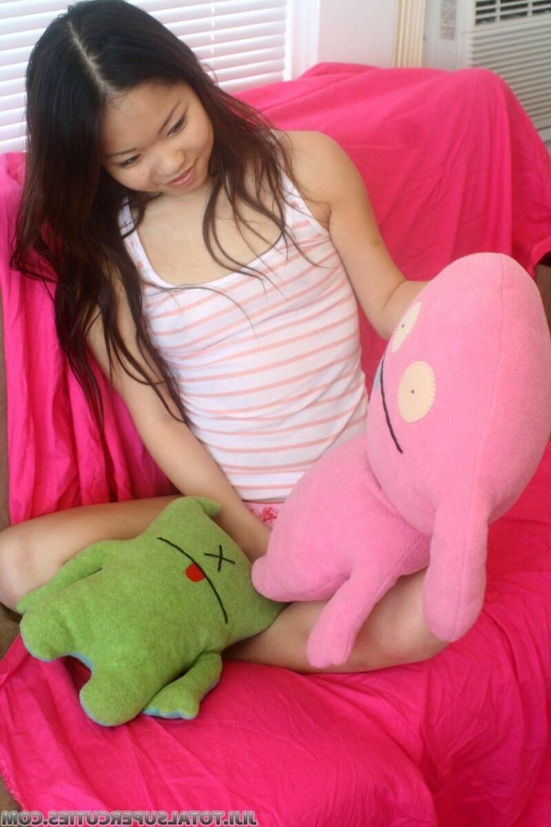 TotalSupercuties Jiji Set