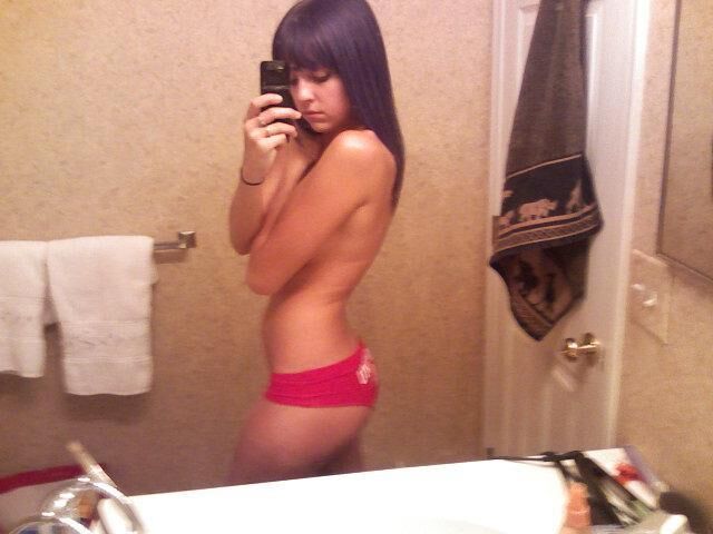 Selfies adolescents Burnette super fit