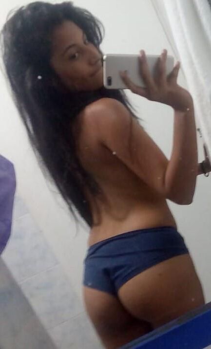 Flaco latina Rossana B. In Black Undies Net Slut expuesta