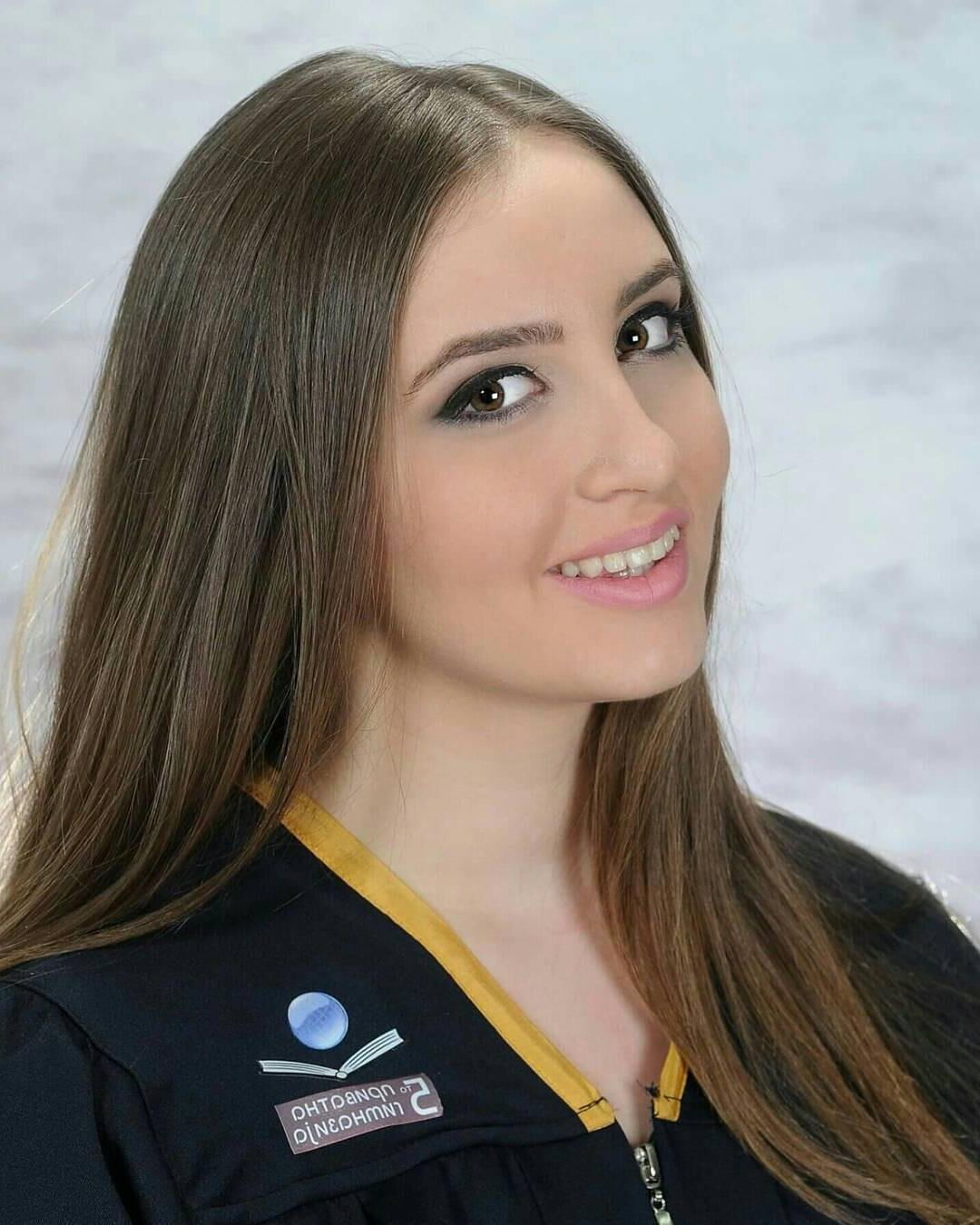 Belle adolescente Simona