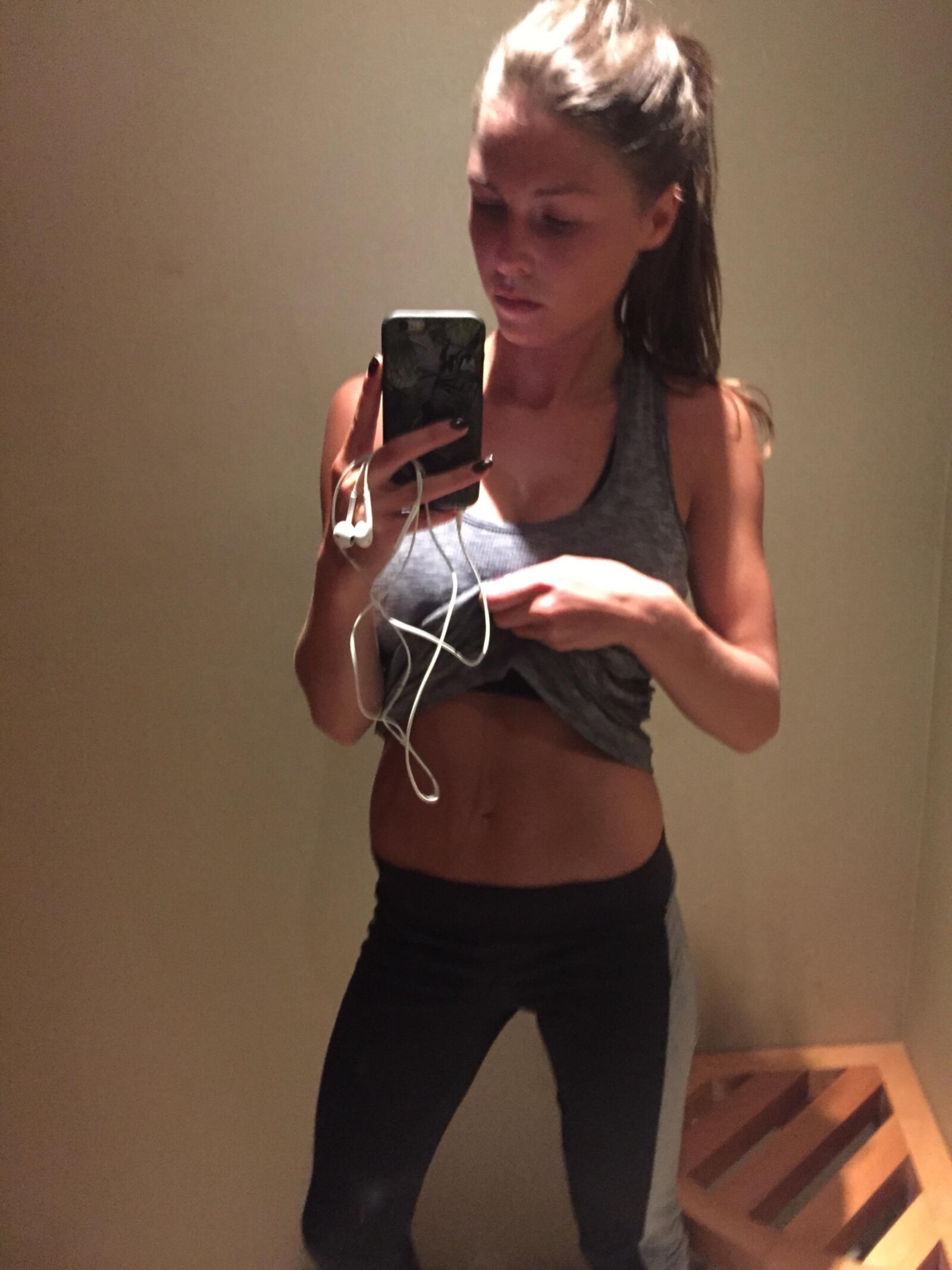 Linda chica espejo selfies desnudos