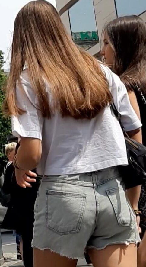 Streetgirls in shorts 