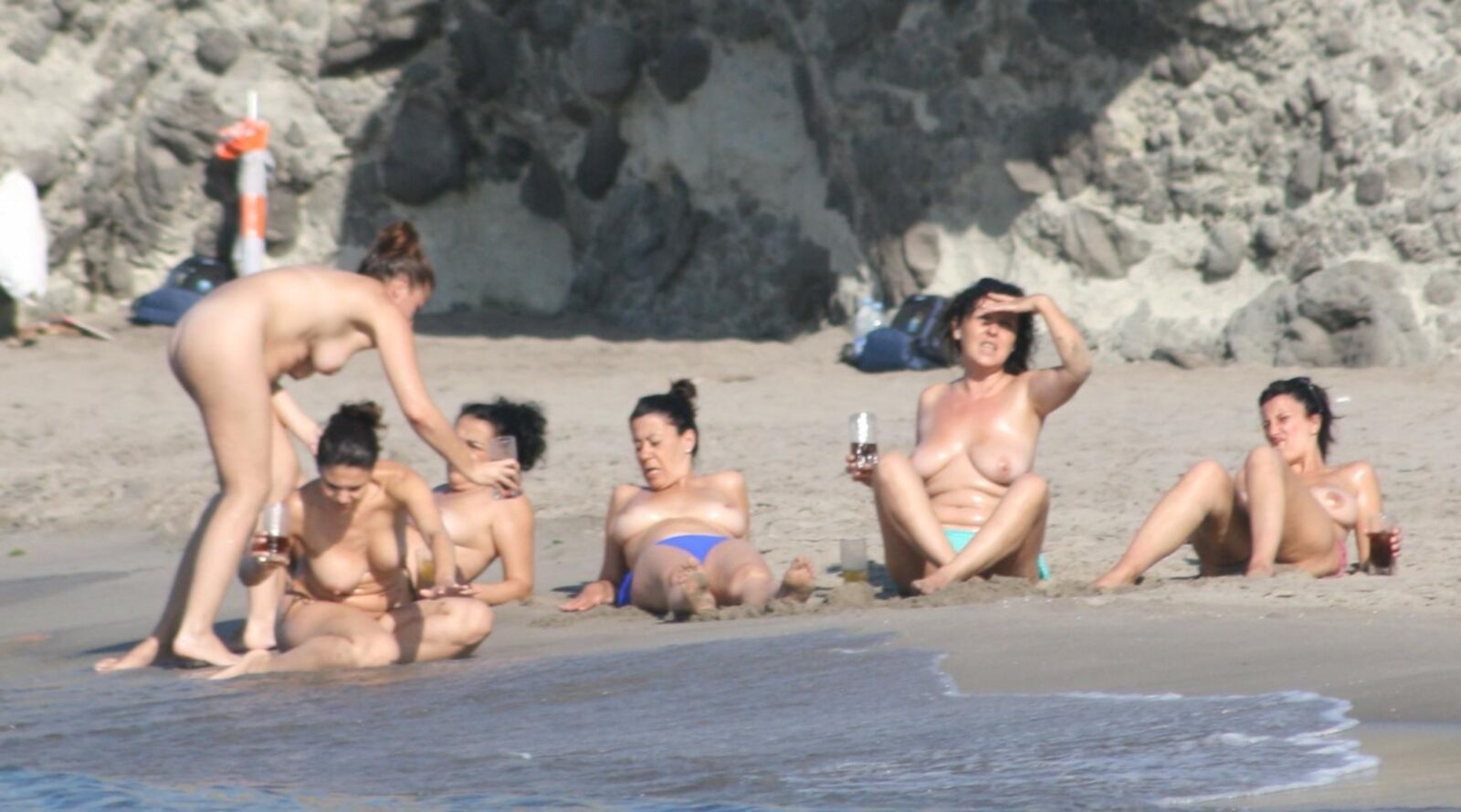 Somewhere on the beach Vol. LV