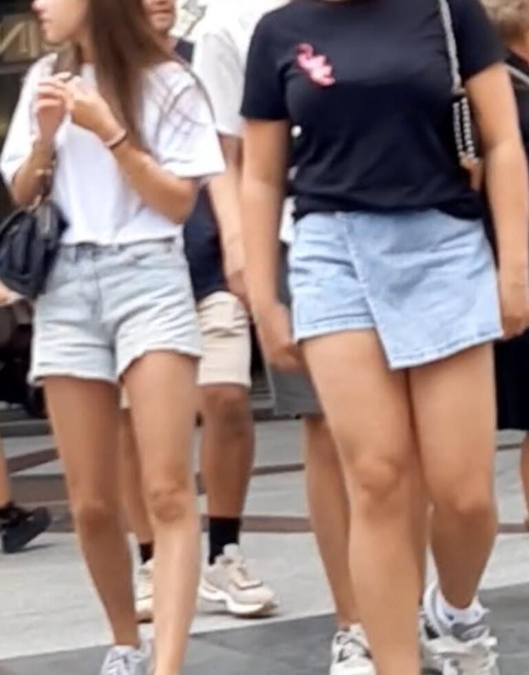 Streetgirls in shorts 