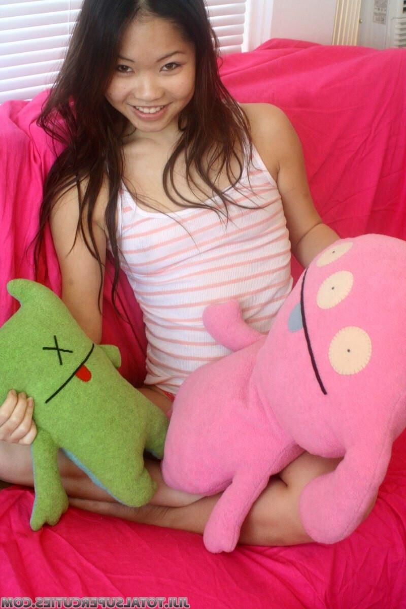TotalSupercuties Jiji Set